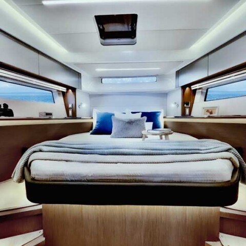BENETEAU mod. ANTARES 12 con motore MERCURY 2X400XL oppure 3X300XL